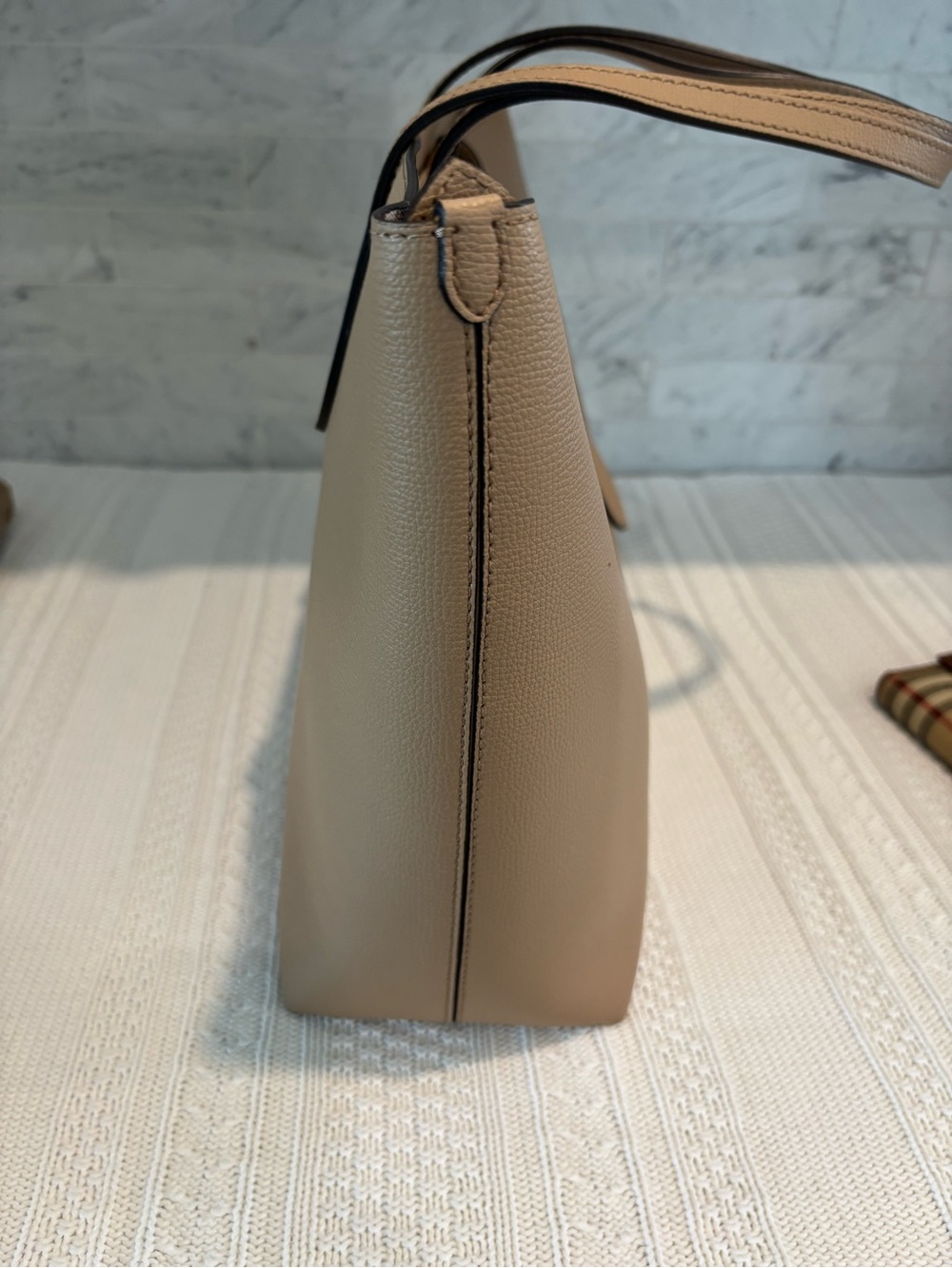 Burberry Camel Leather Zip Tote with Detachable Logo Tag in PRISTINE Condition - Picture 3 of 11